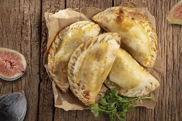 Petits chaussons de chèvre frais, aux figues